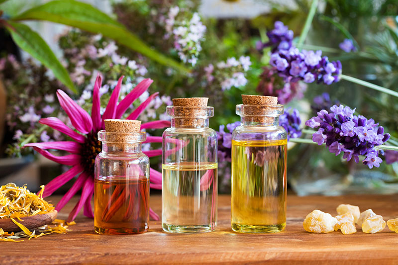 Introbild Die Aromamassage – eine Duftmassage mit ätherischen Ölen