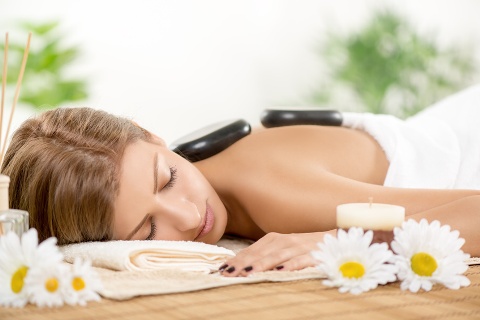 Hot-Stone-/Breuß-Massage: Entspannung & Prävention